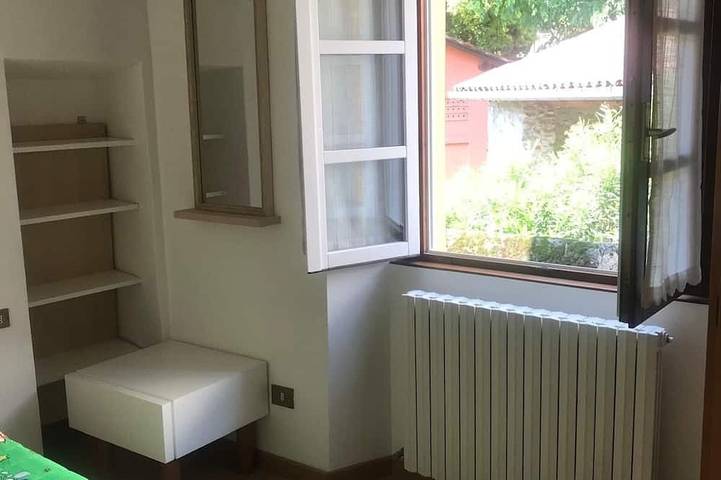 Ganze Wohnung, Vacation House Gerenzone Quiet apartment with large, well-exposed terrace. in Lecco, Westliche Bergamo-Alpen