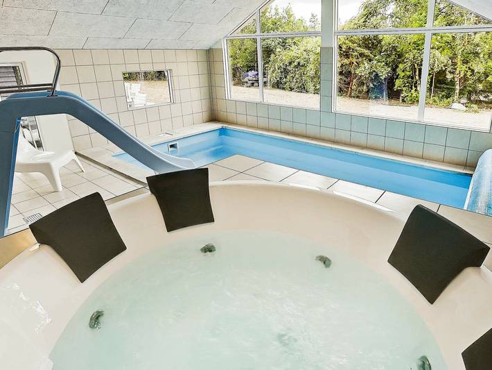 Ferienhaus für 14 Personen, mit Terrasse und Pool an der Kattegat Küste