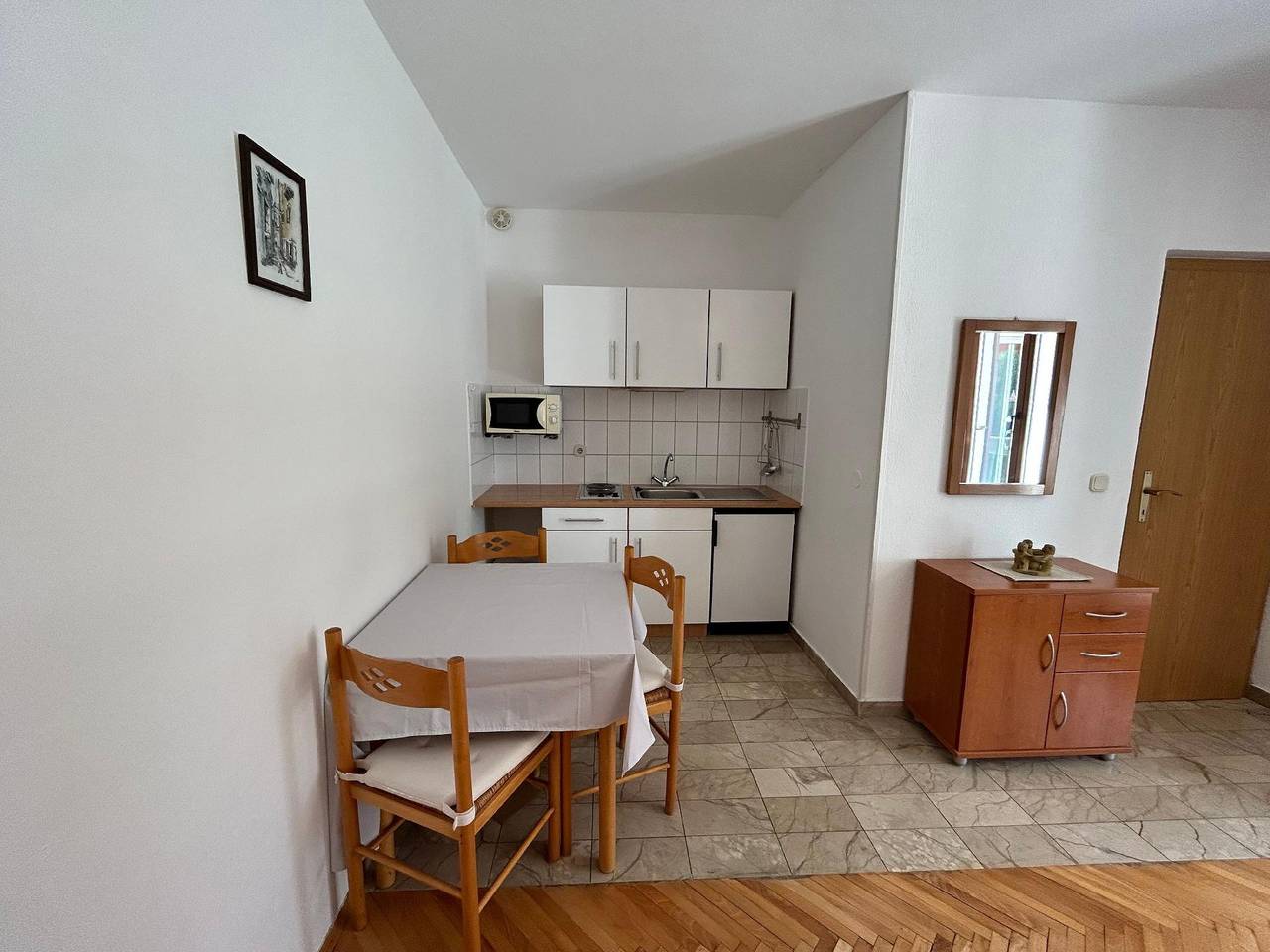 Entire holiday apartment, Holiday apartment for 4 people with terrace in Baska Voda, Makarska Riviera