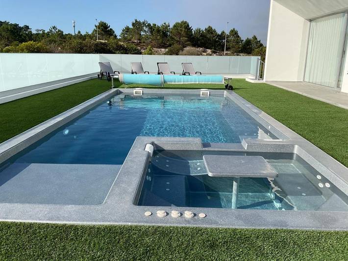 Casa de férias para 8 pessoas, com jardim e vista e ainda piscina, com animais de estimação em Pedra do Ouro