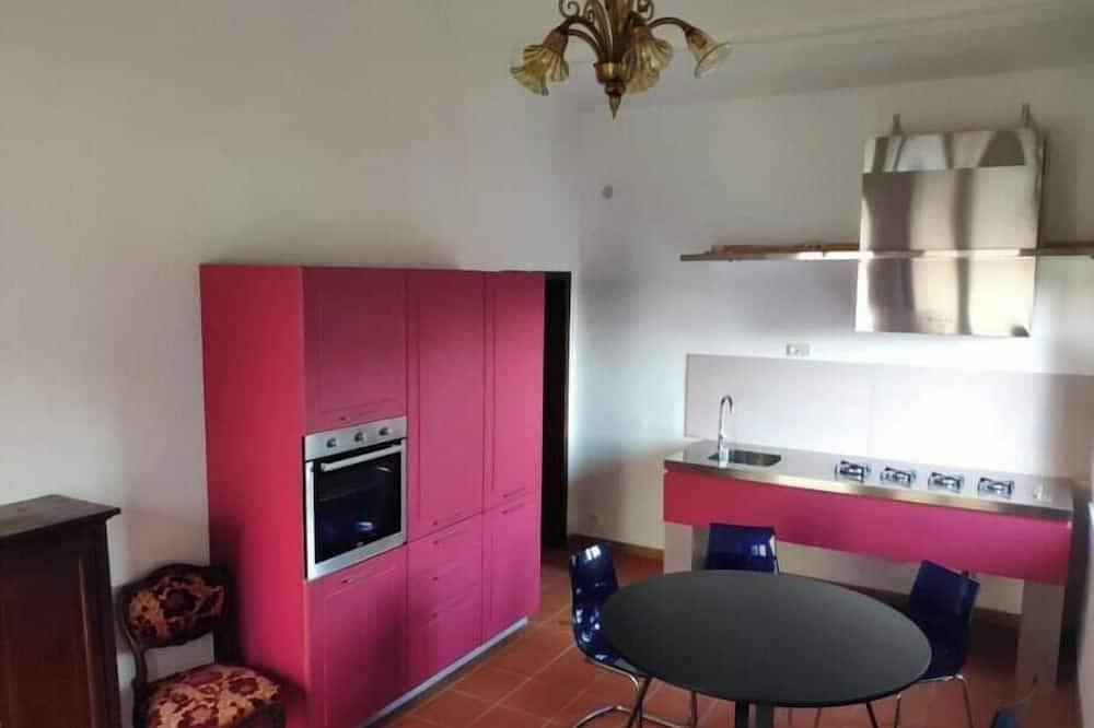 Panoramic country Villa 6/7 people in Tuscany, bbq, wood-fired oven, heating in Sarteano, Siena e dintorni