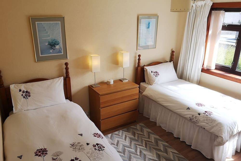 Bungalow-Komfort-Eigenes Badezimmer-Strassenblick in Pitlochry, Perthshire