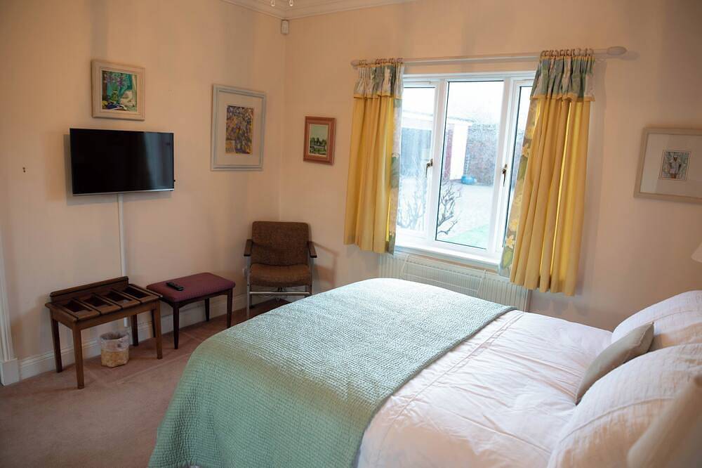 Beautiful Family Home a few steps from Royal Troon Golf Club and the Troon beach in Troon, Firth Of Clyde