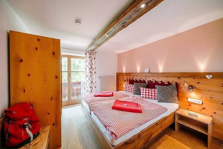 Ferienwohnung für 2 Personen, mit Garten und Balkon in Seeg