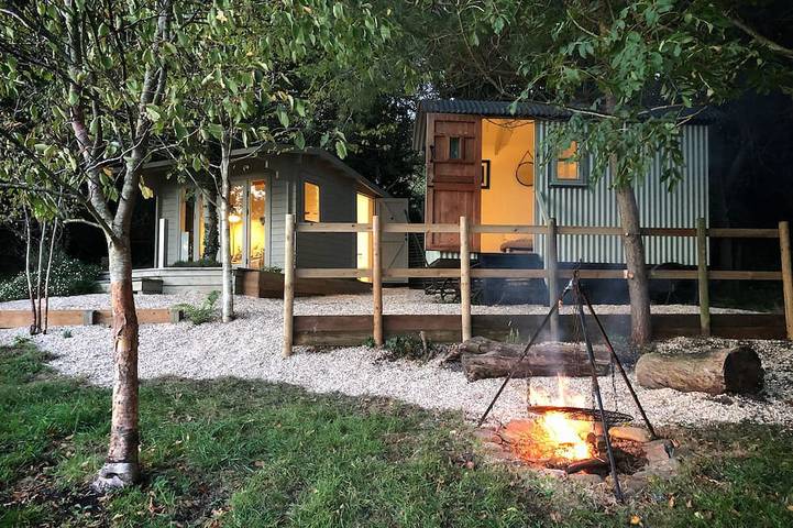 Cabane en bois pour 2 personnes, avec jardin ainsi que terrasse et jacuzzi - 1
