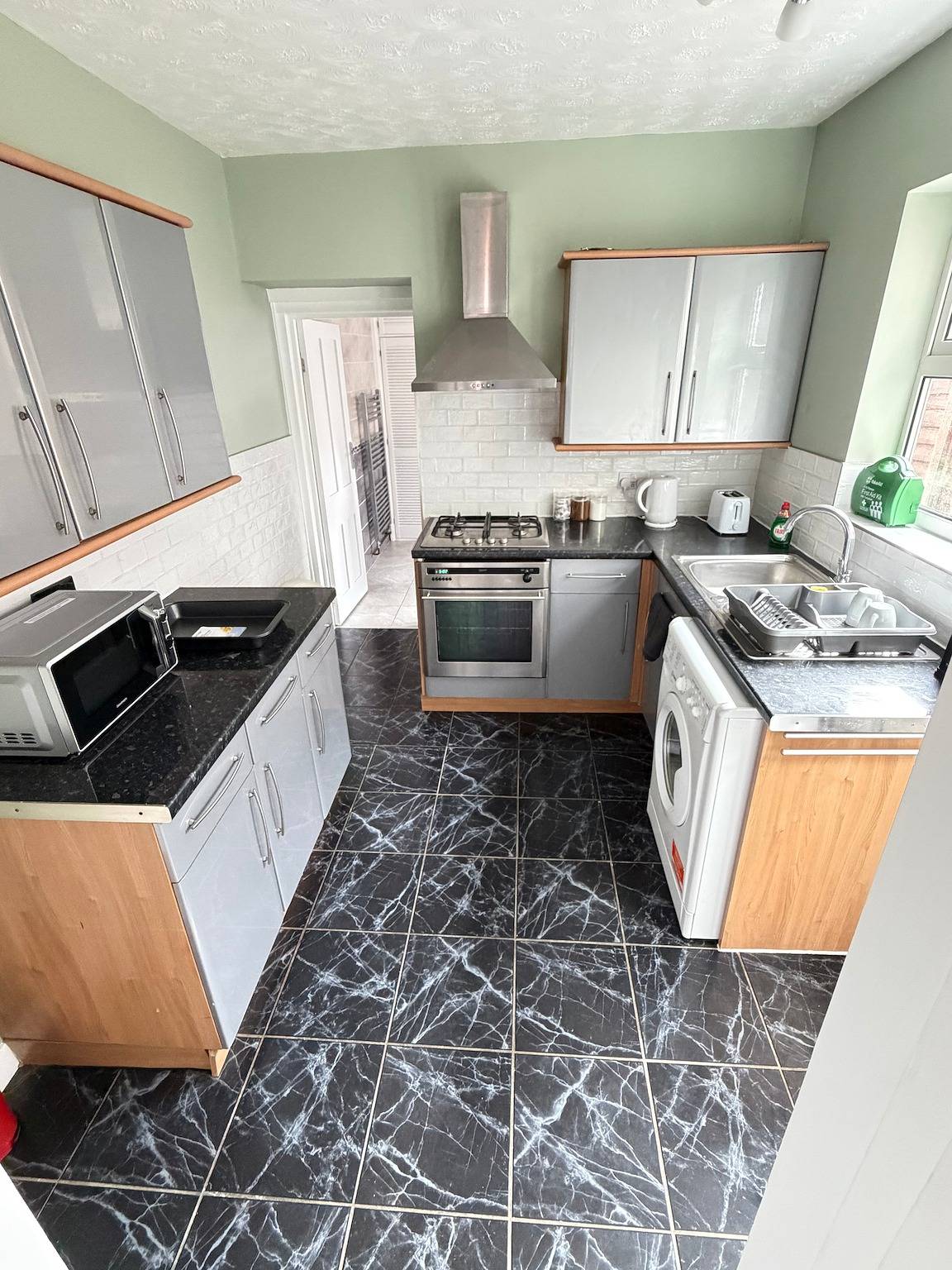 3 Bed House Contractor Friendly Long Stays Welcome in Bedford