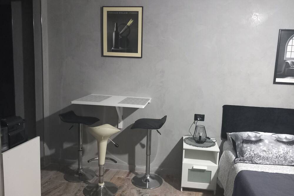 Luxurious B&B_Junior Suite Black room in Palmi, Tyrrhenian Coast Kalabria