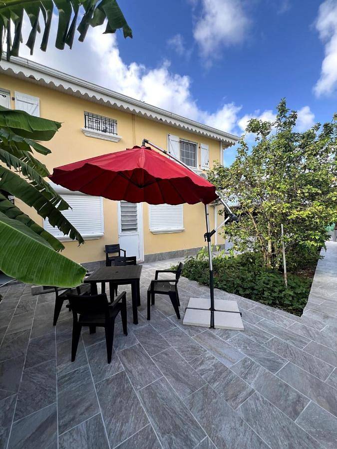 Gîte pour 4 personnes, avec jardin et terrasse à Saint-Esprit (homonymie) - 2