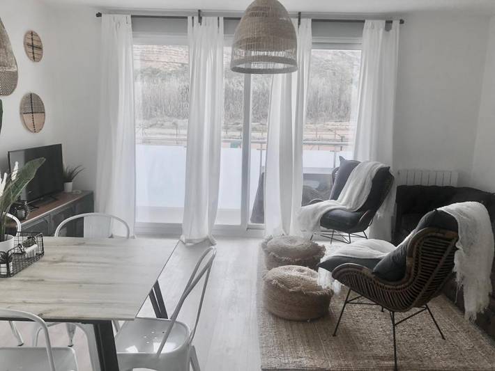 Appartement de vacances pour 6 personnes, avec bassin pour enfant et piscine ainsi que jardin et vue