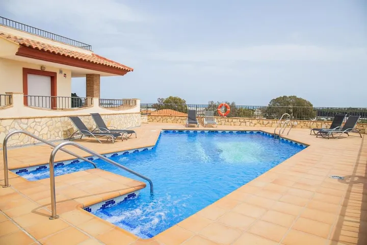 Apartamento de vacaciones para 5 personas, con vistas y piscina además de terraza y jardín, Se admiten mascotas - 1