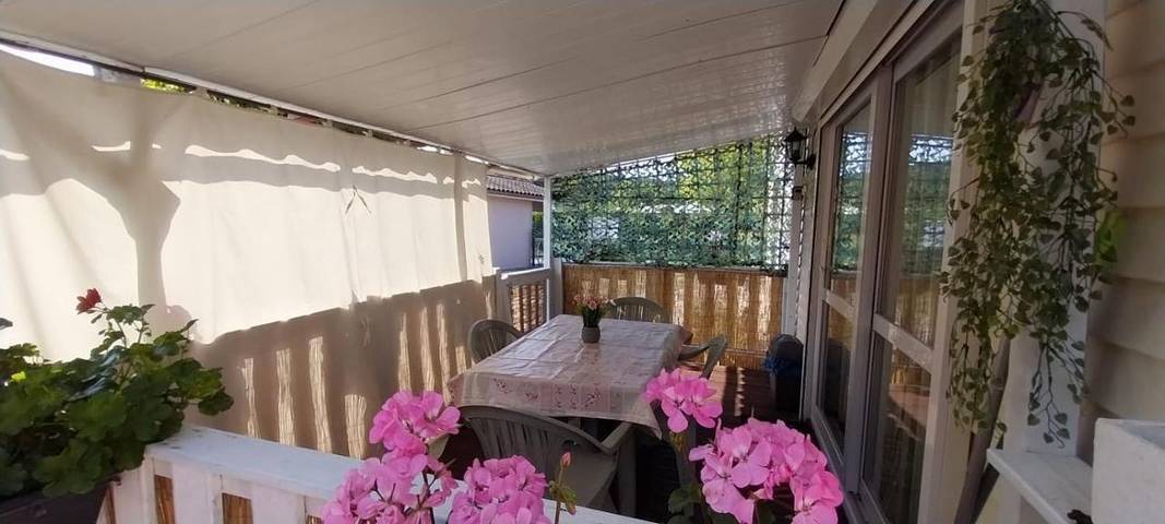 Gîte pour 4 personnes, avec jardin et terrasse, adapté aux familles à Lougratte
