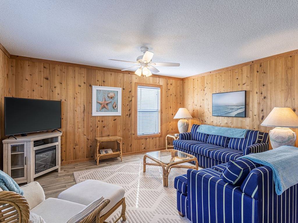 Ganze Wohnung, Corolla Oceanside Condo Just steps from the Beach - sleeps 6 in Corolla, Currituck County