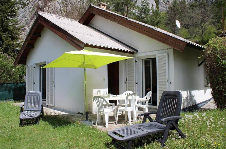 Location de vacances pour 6 personnes, avec terrasse et jardin à Saint-Auban