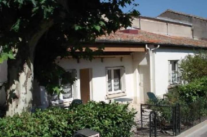 Location de vacances pour 2 personnes, avec terrasse ainsi que piscine et jardin, animaux acceptés à Caux