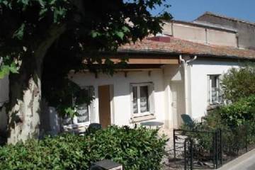 Gîte pour 2 personnes, avec piscine ainsi que jardin et terrasse, animaux acceptés à Caux