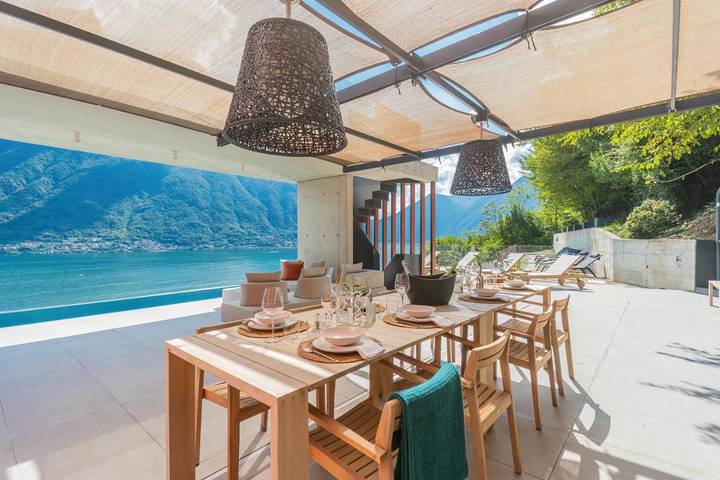 Villa per 10 persone, con Balcone e Terrazza nonché Giardino e Piscina a Sala Comacina