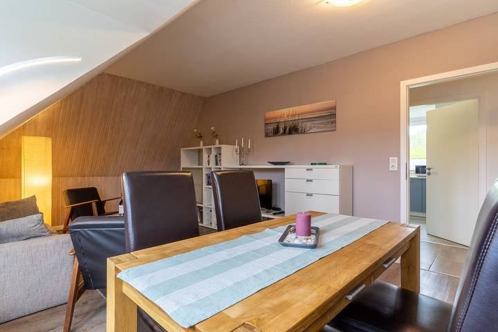 Ganze Wohnung, 3-Zimmerwohnung im 1.Og eines Einfamilienhauses mit Infrarotkabine und Balkon. in Tating, Eiderstedt