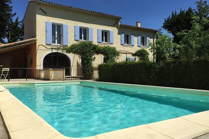 Agriturismo pour 10 personnes, avec jardin à Aubignan
