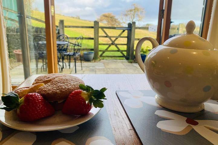 Cottage for 2 people, with Hot tub and Terrace in Eyam