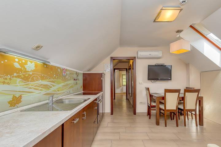 Gîte pour 6 personnes, avec piscine et terrasse, animaux acceptés dans Brežice - 4