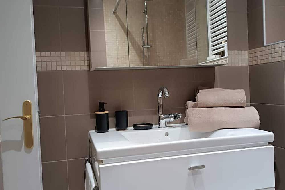 Appartement entier, Studio centre ville à 2 min à pieds des plages in Propriano, Arrondissement de Sartène