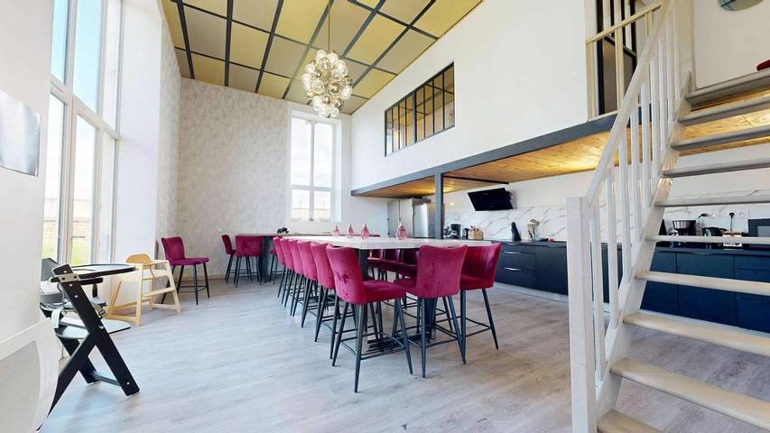 Location de vacances pour 20 personnes, avec Terrasse ainsi que Jardin et Piscine à Saint-Planchers