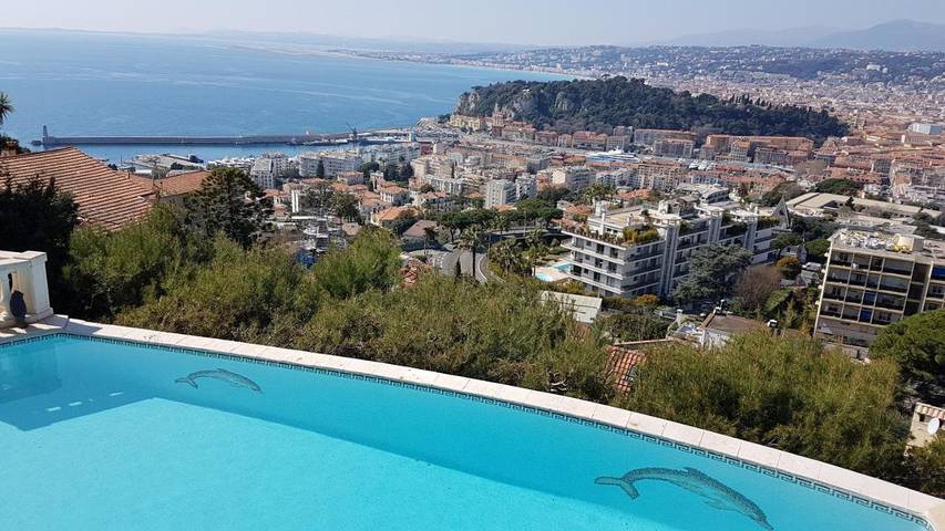Villa pour 10 personnes, avec terrasse ainsi que piscine et vue