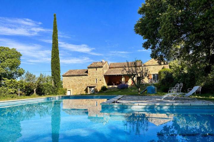 Villa pour 12 personnes, avec piscine et jardin