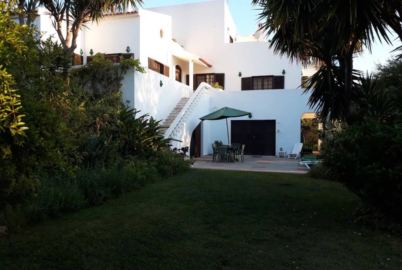 Ganzes Studio, Studio-Apartment 'Economy für Zwei in Lagos' mit Gemeinschaftspool, Wlan und Klimaanlage in São Sebastião, Lagos