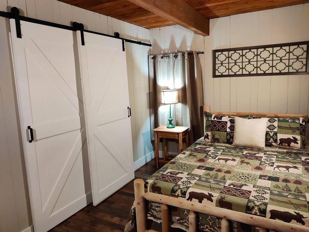 Lodge for 6 Guests in Fontana Lake, Swain County