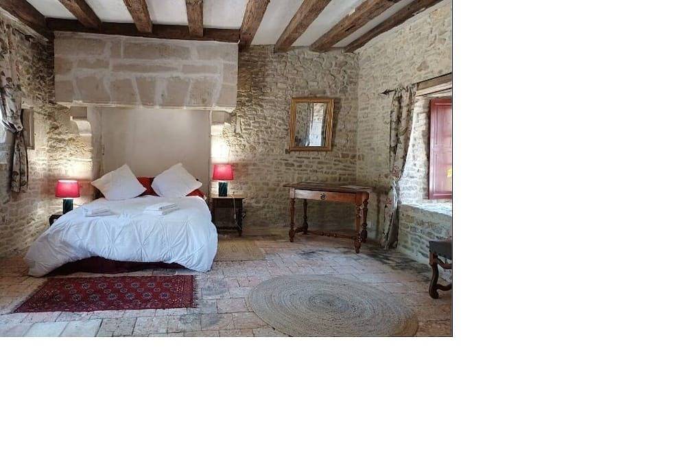 Chambre dans tour d'un château du 15e siècle in Mauvières, Région de Le Blanc