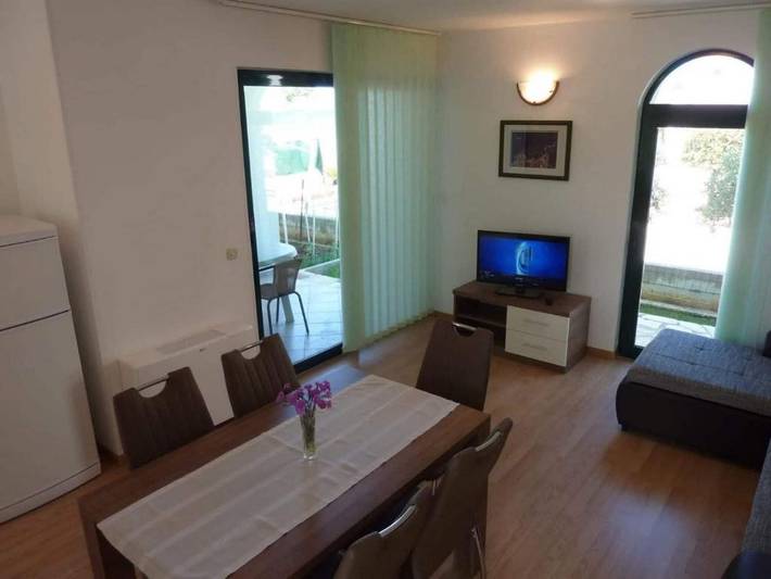 Ferienwohnung für 6 Personen, mit Terrasse in Petrcane - 2