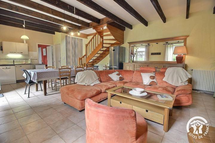 Gîte pour 8 personnes, avec piscine ainsi que jardin et terrasse, animaux acceptés à Pleudaniel - 3