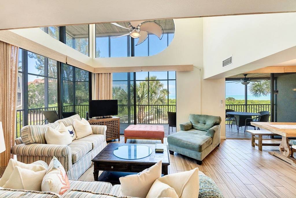 Gulf Front two story townhouse with a coastal flair! Incredible place for family gatherings!! in Sanibel, Sanibel Island