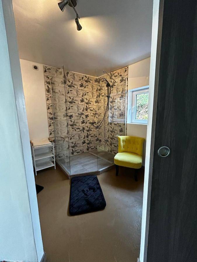 Chambre d’hôte pour 3 personnes, avec Terrasse ainsi que Jardin et Piscine dans le Finistère - 4