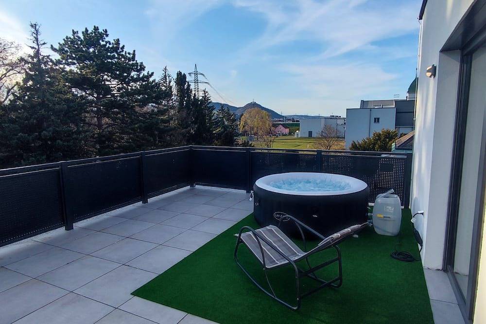 Appartamento intero, Gemütliches Penthouse Umbrella mit Zwei Großen Terrassen mit Whirlpool in Vienna, Danubio Bassa Austria