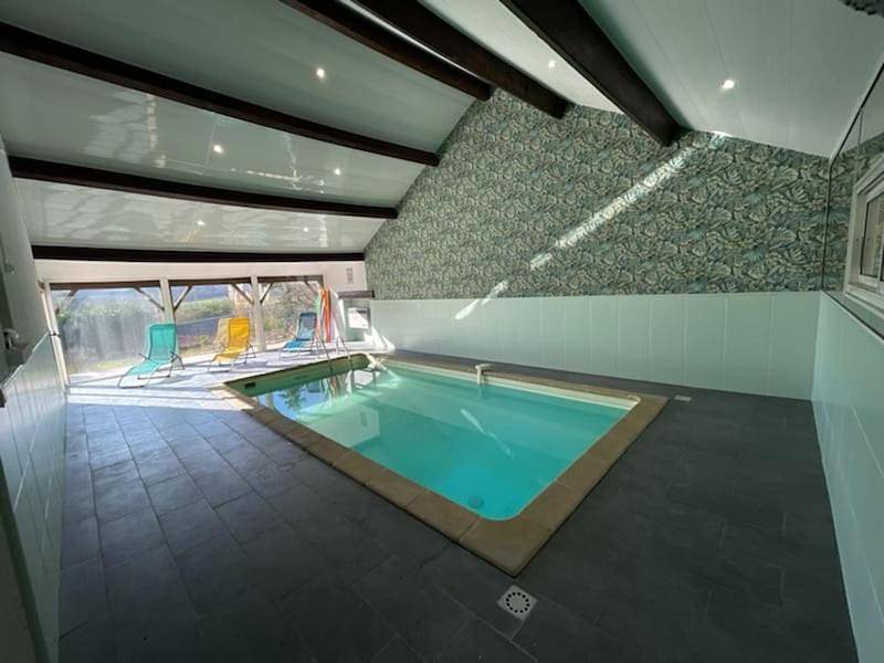 Villa 21 couchages avec piscine interieure chauffée in Belleu, Aisne
