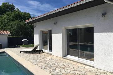 Location de vacances pour 9 personnes, avec terrasse et jardin à Le Porge