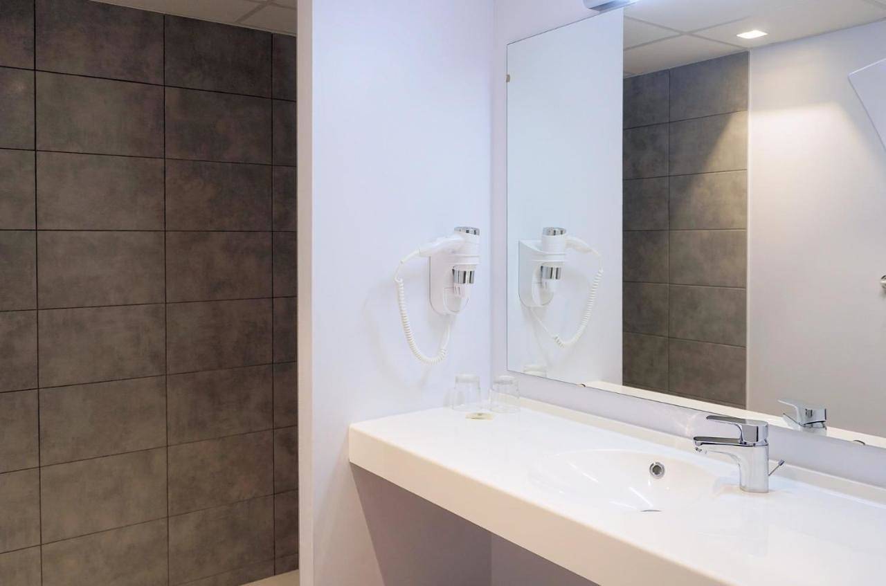 Quadruple Room with Private Bathroom in Pontaumur, Puy-de-Dôme