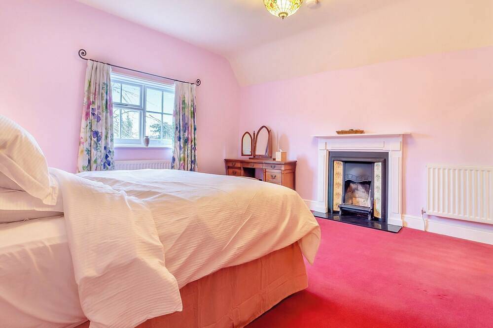 Fabulous looking property with an abundance of beams. in Suffolk