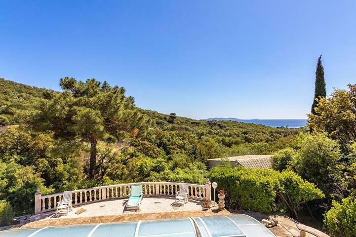 Villa pour 6 personnes, avec balcon et jardin dans Le Lavandou