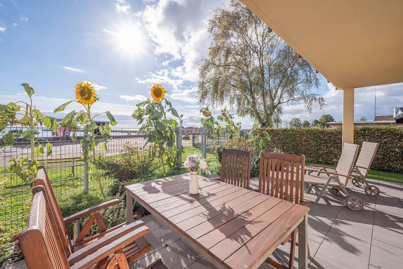 Ganze Wohnung, Moderne Ferienwohnung mit Terrasse & Seeblick – nur 350 m zum Haff in Kamminke, Usedom