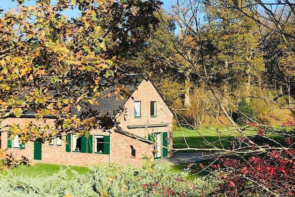 Petite Maison Dans la Prairie au Pays de la Croix Scaille in Gedinne, Region Namur