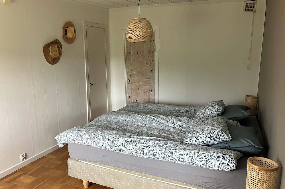 Unwind and Recharge: Waterside Country Home with Private Dock. in Hagfors, Värmland