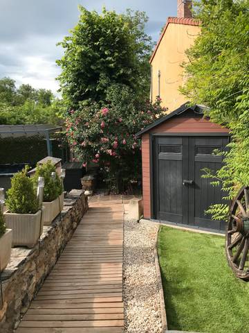 Gîte pour 6 personnes, avec jacuzzi et jardin, adapté aux familles dans le Puy-de-Dôme