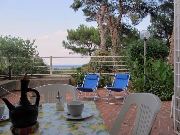 Casa vacanza per 4 persone, con giardino e panorama in Addaura