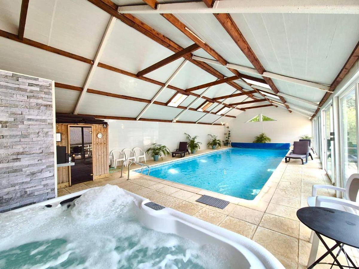 Magnificent 18th Century, 5 Star Luxury Spa in Lassay-les-Châteaux, Parc naturel régional Normandie-Maine