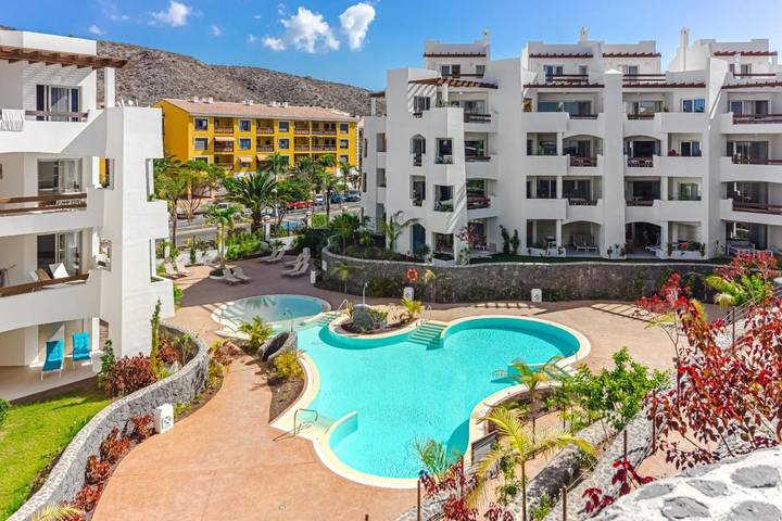 Apartamento para 6 personas, con vistas y piscina además de jardín y piscina para niños en Palm-Mar