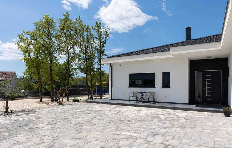 Gemütliche 2-Zimmer-Wohnung mit beheiztem Pool in der Nähe des Stadtzentrums von Imotski in Imotski, Makarska Riviera