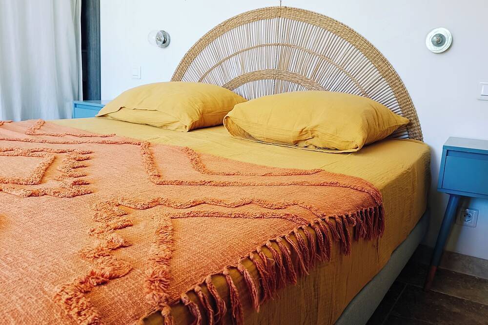 Nice air-conditioned villa with private pool in Noves, Arles region